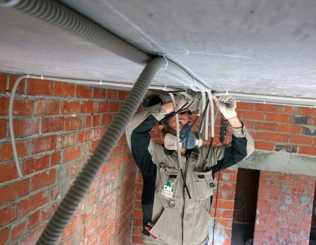 Услуги электрика в Лиде