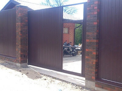 Монтаж забора из профнастила в Лиде