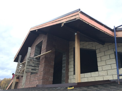 Подшивка свесов крыши в Лиде