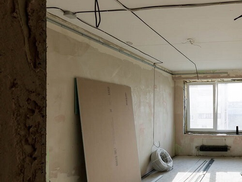 Выравнивание стен гипсокартоном в Лиде